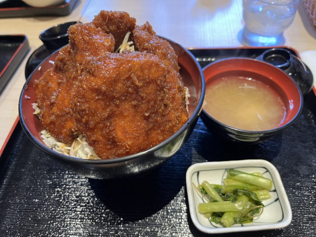 アウトレット内にある味噌カツ丼