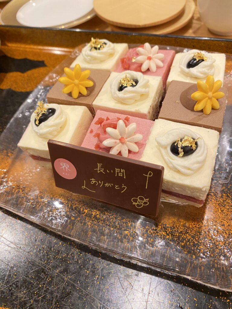 三世代で行った界伊東の有料サプライズケーキ