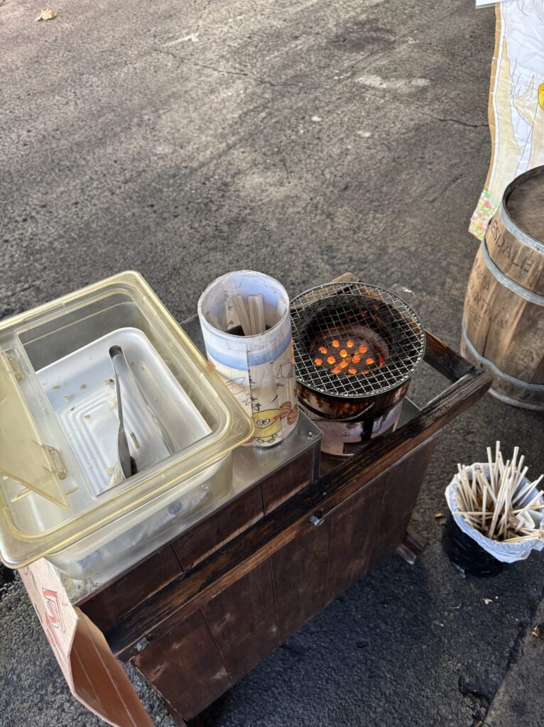小田原のお魚センター にある自分で七輪で焼いて味見ができる