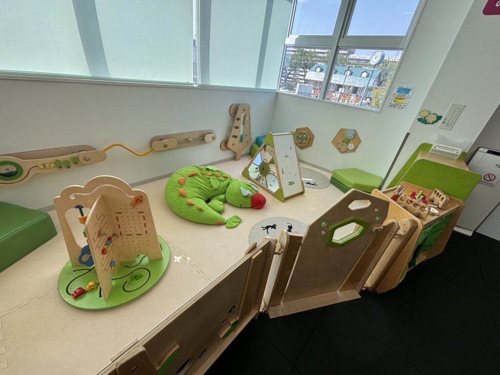 あらかわ遊園内にある、室内遊具の0歳児プレイルーム