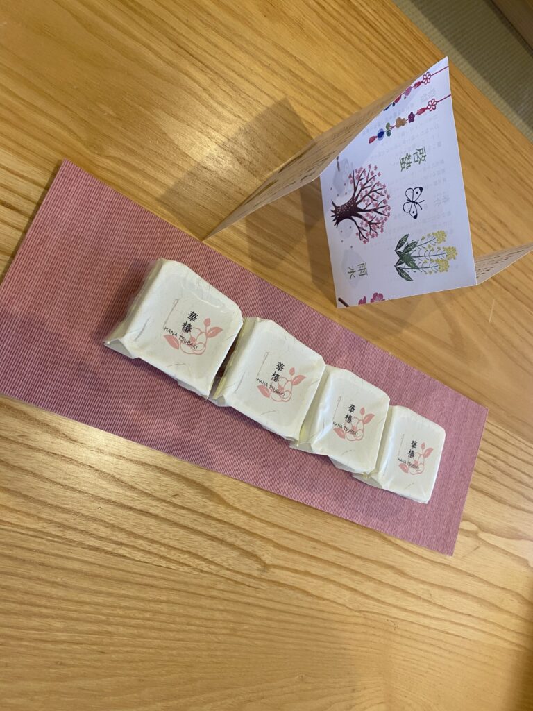 三世代で行った界伊東の客室にあった茶菓子