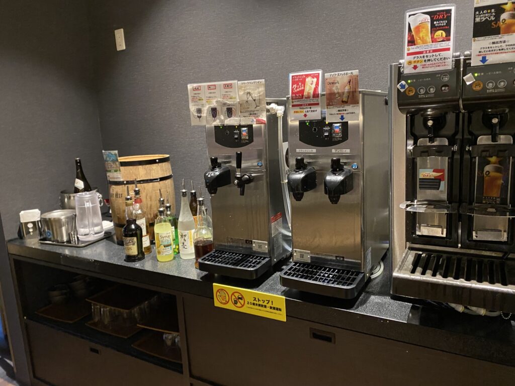 箱根ホテル小涌園のビッフェの飲み放題のお酒コーナー