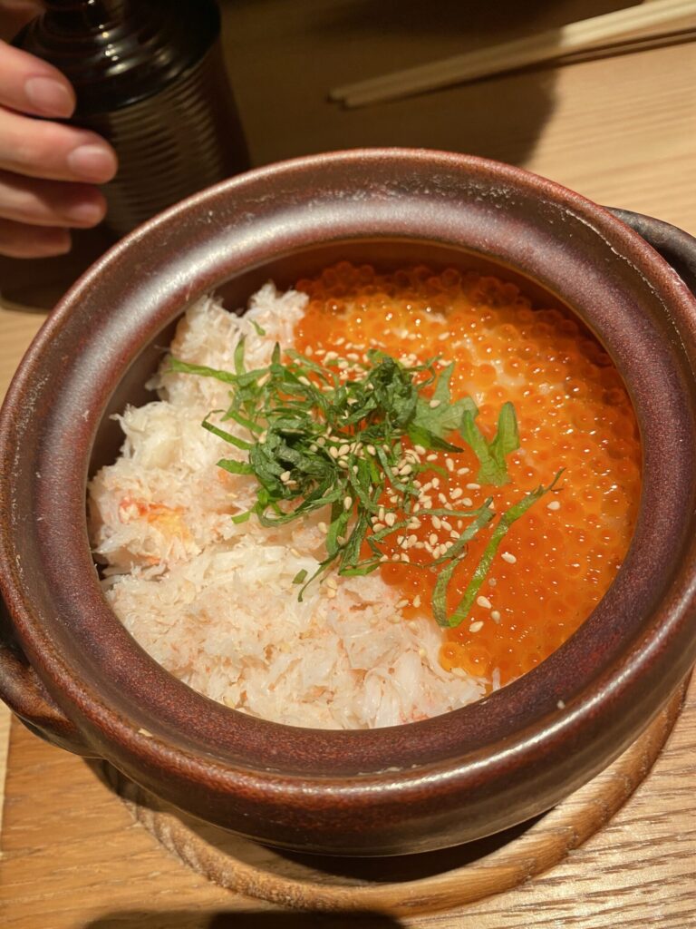 窯で炊く本格派の釜めし。素材にもこだわった一品